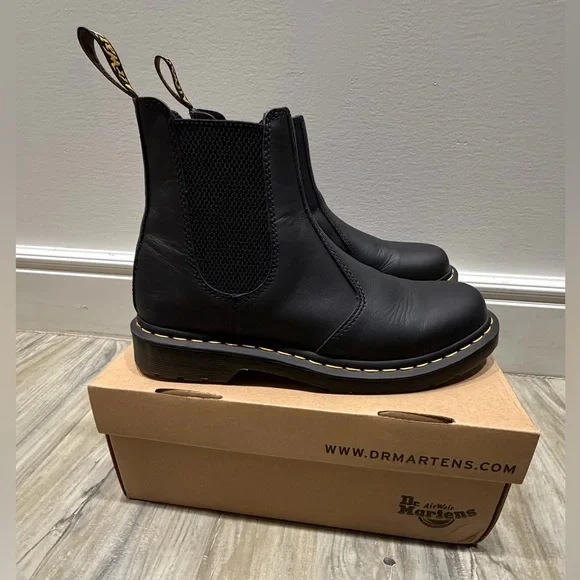 Dr. Martens 2976 Chelsea Boots 🥾 - Picture 7 of 16
